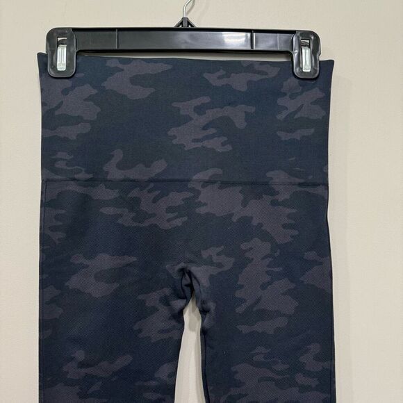 Spanx Look at Me Now Seamless Leggings M Camo - Picture 4 of 9